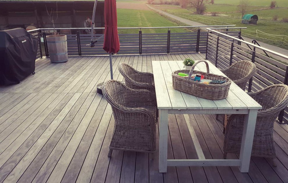 Outdoor aus Holz: Terrasse Holzbänke Blockhaus | Tischlerei Holz Beck